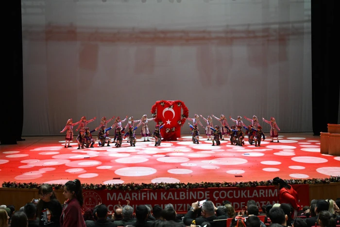 Denizli&rsquo;de 23 Nisan Renkli G&ouml;r&uuml;nt&uuml;lere Sahne Oldu