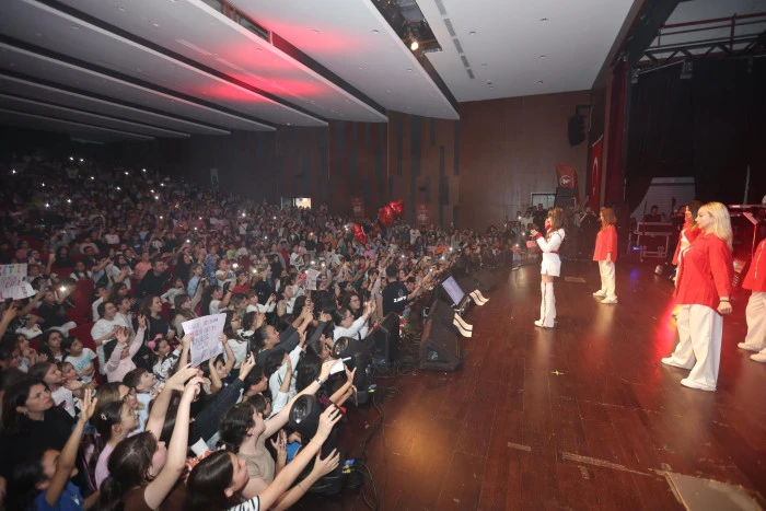 MELİS FİS’TEN MERKEZEFENDİ’DE UNUTULMAZ KONSER