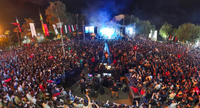 On binler Gazapizm konserinde buluştu