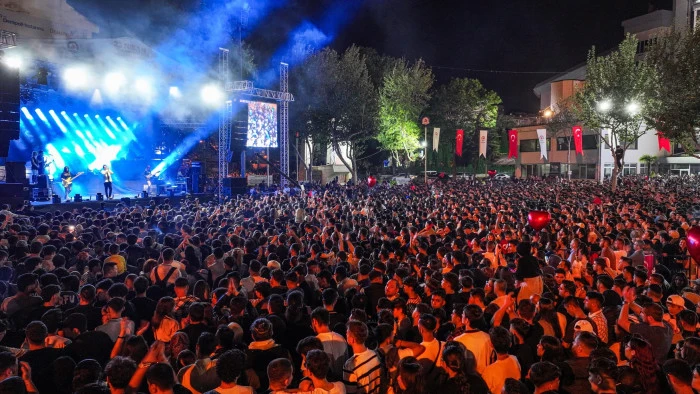 On binler Gazapizm konserinde buluştu