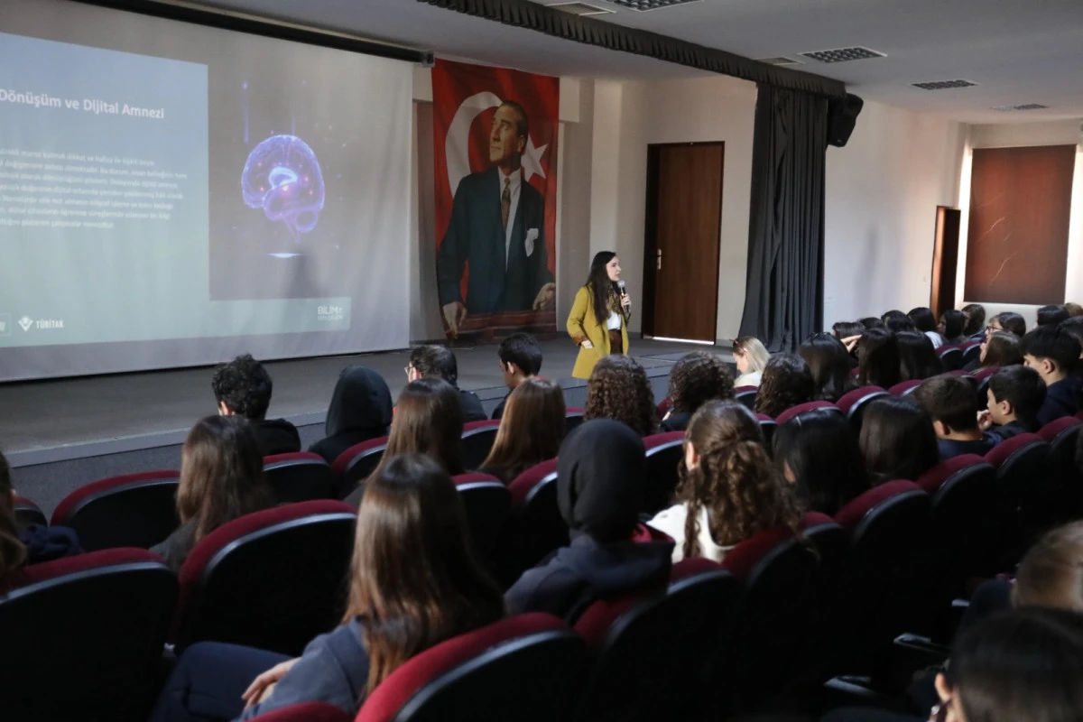 4006 T&Uuml;BİTAK Bilim S&ouml;yleşilerinde &ldquo;Dijital Amnezi&rdquo; Konuşuldu