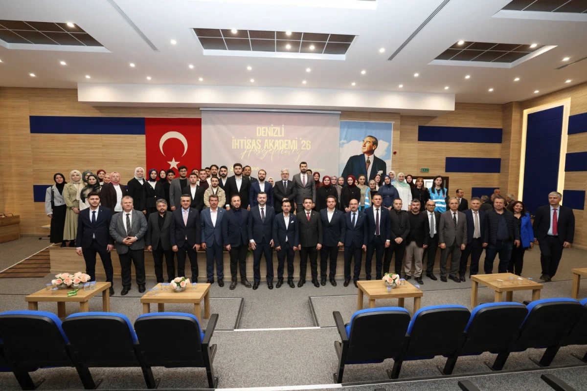 Bakan Yardımcısı &Ouml;mer Faruk Yelkenci PA&Uuml;&rsquo;de Gen&ccedil;lerle Buluştu