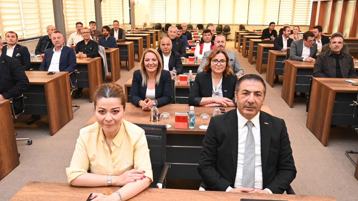 BAŞKAN ERDOĞAN, MECLİS &Uuml;YELERİNE &ldquo;BİZ, BİR AİLEYİZ&rdquo; DİYE SESLENDİ