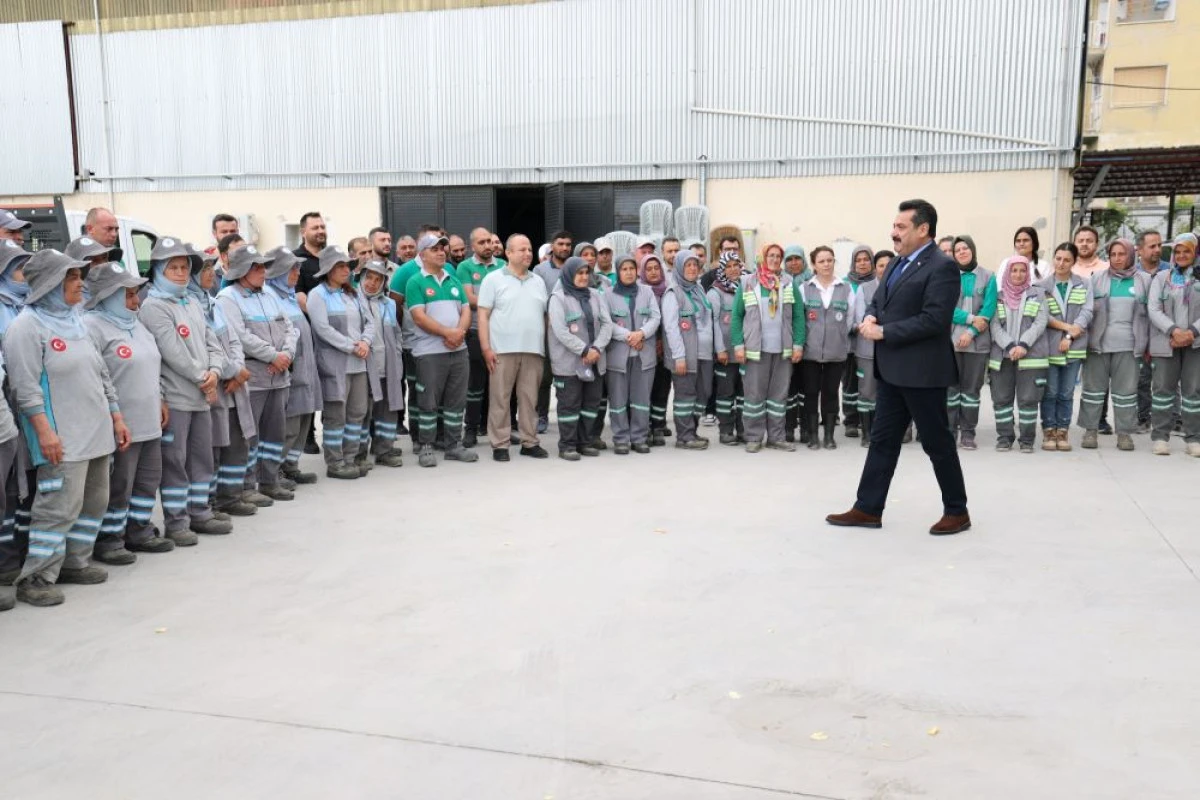 BAŞKAN ERTEMUR, PAMUKKALE İ&Ccedil;İN BİRLİKTE &Ccedil;ALIŞTIĞI BELEDİYE PERSONELİYLE BAYRAMLAŞTI