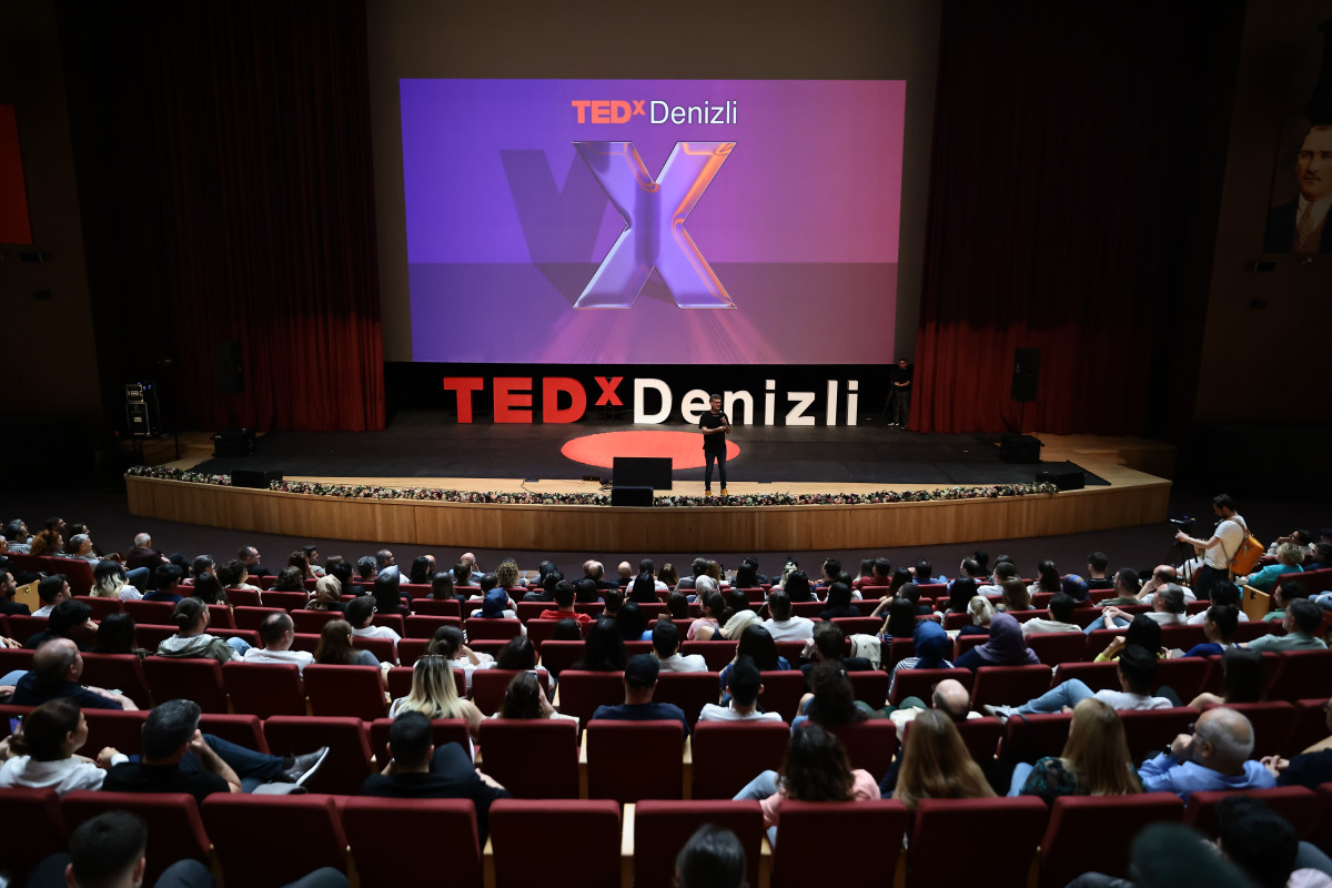 Denizli’de umut sahneye taşındı