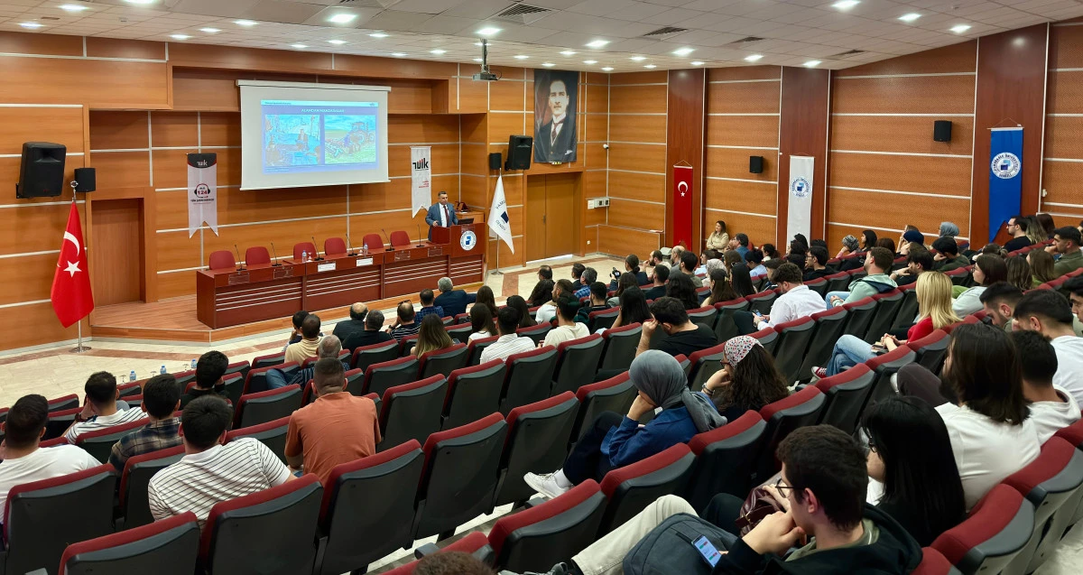 İİBF&rsquo;de &ldquo;Verinin İzinde Bir Asır&rdquo; Konferansı D&uuml;zenlendi
