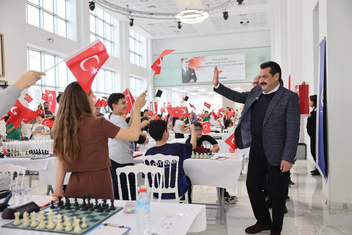 PAMUKKALE&rsquo;DE SATRAN&Ccedil; TAHTASINDA 23 NİSAN R&Uuml;ZG&Acirc;RI