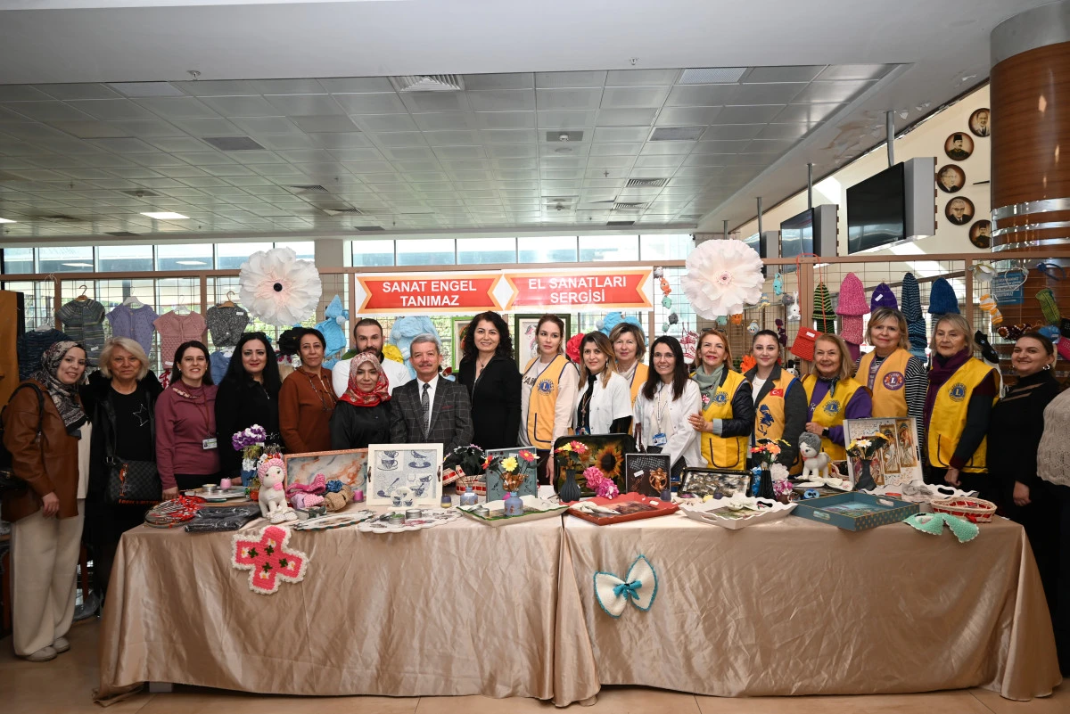 PA&Uuml; Hastanelerinde Sanat Engel Tanımaz Sergisi A&ccedil;ıldı
