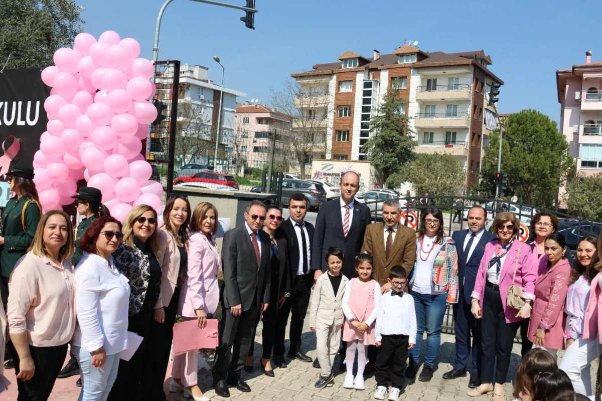PA&Uuml;&rsquo;de &ldquo;Bir Yumak Umut &Ccedil;ocuk&rdquo; Projesi ile Kansere Karşı Farkındalık ve Dayanışma Etkinliği Yapıldı