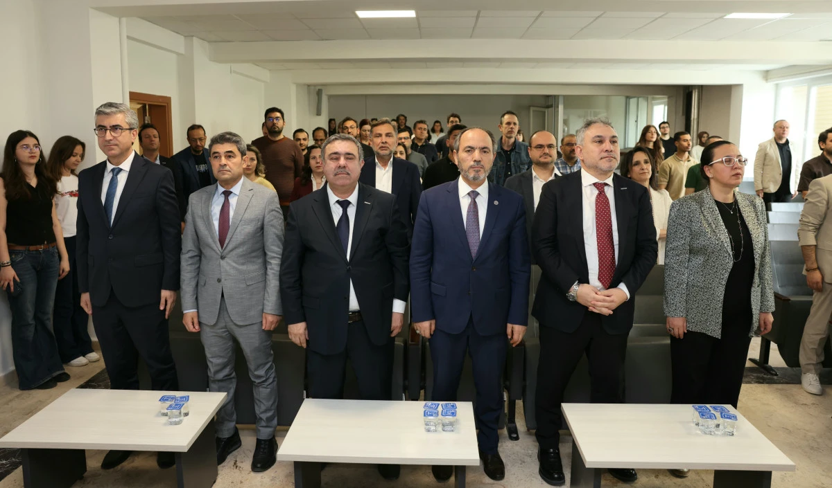 Rekt&ouml;r G&uuml;ng&ouml;r, D&ouml;n&uuml;şen D&uuml;nya: Enerji, İklim ve S&uuml;rd&uuml;r&uuml;lebilirlik Etkinliğine Katıldı