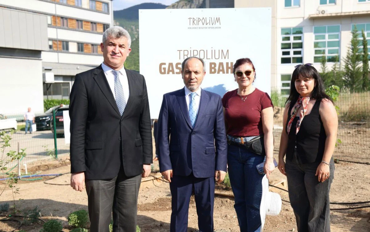 Rekt&ouml;r G&uuml;ng&ouml;r &ldquo;Tripolium GastroBah&ccedil;e&rdquo;yi Ziyaret Etti